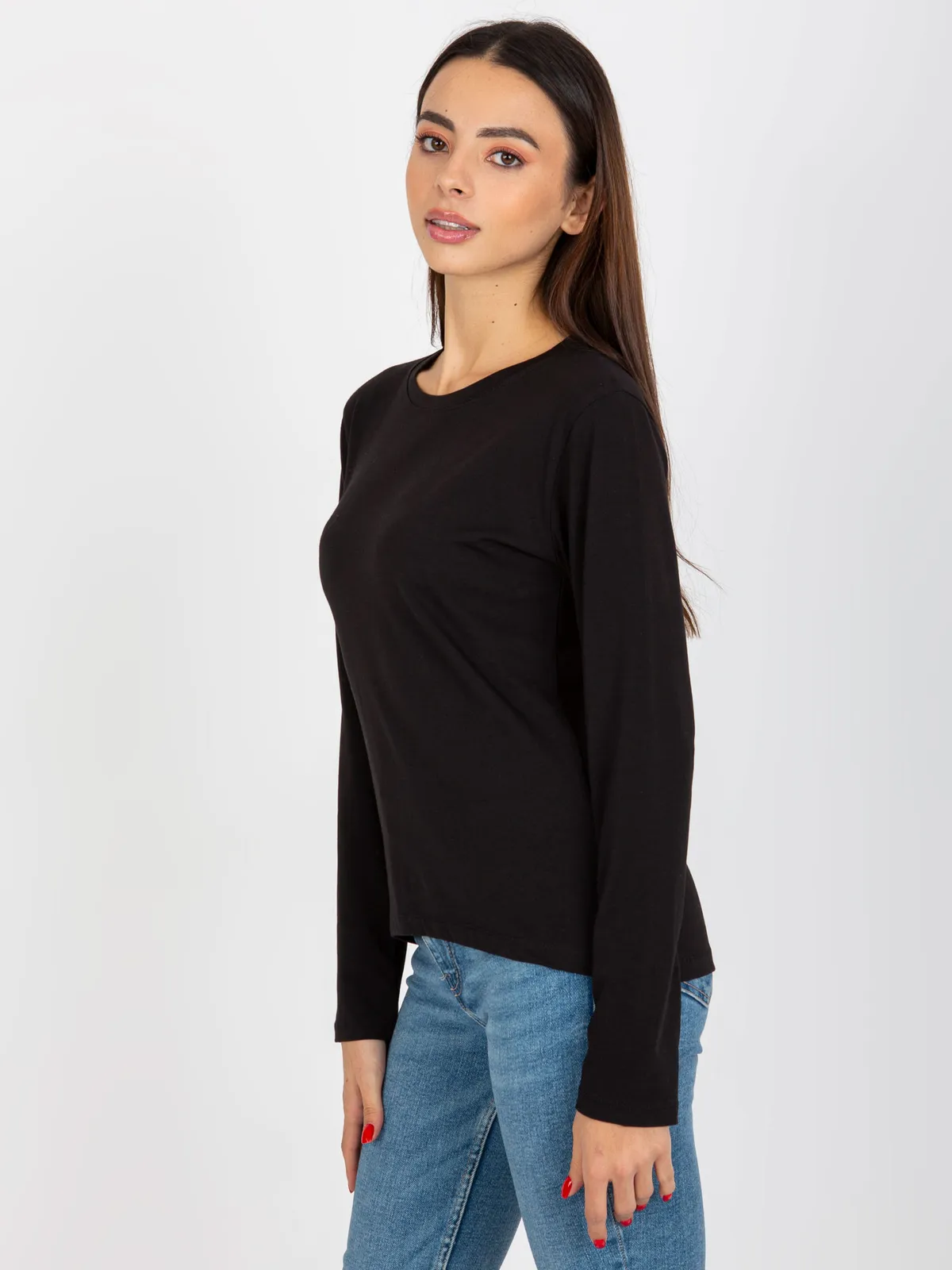Czarna gładka bluzka longsleeve z okrągłym dekoltem - zdjęcie 2