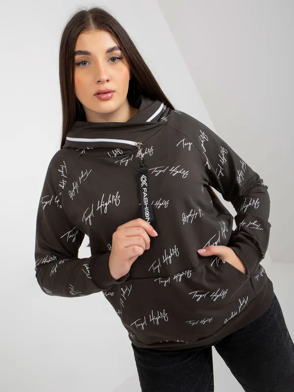 Khaki damska bluza plus size z kapturem i nadrukiem - widok 2