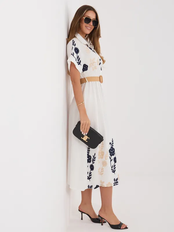 Zwiewna sukienka szmizjerka z ozdobnym haftem