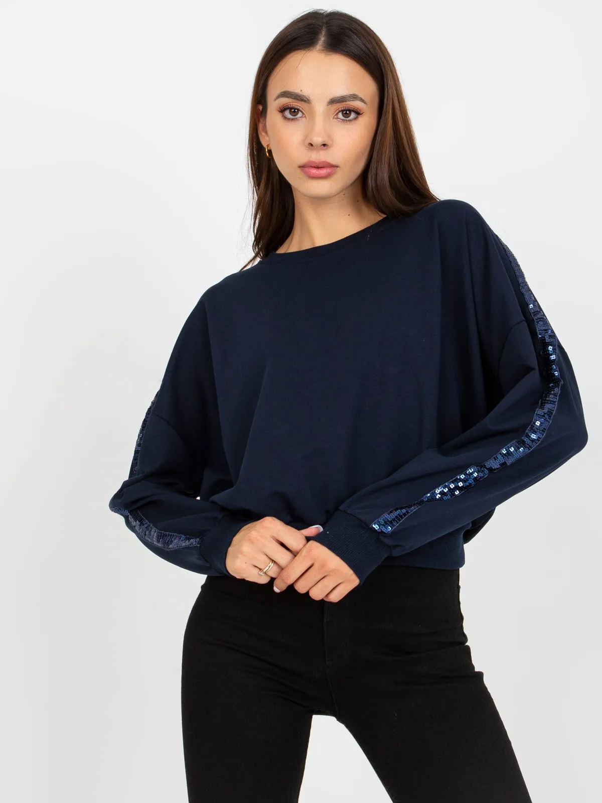 Granatowa krótka bluza bez kaptura z aplikacją RUE PARIS - zdjęcie 3