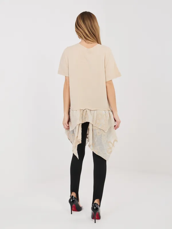 Bluzka z ozdobną koronkową falbaną w stylu boho