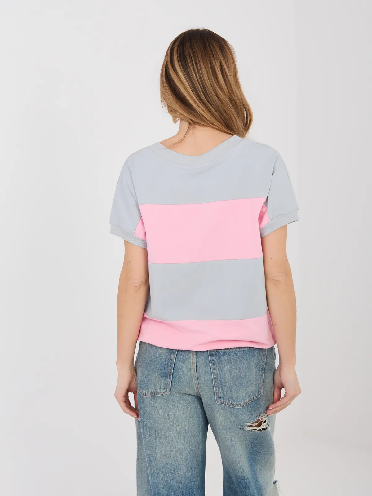 Casualowa koszulka z dekoltem w serek - zdjęcie 1