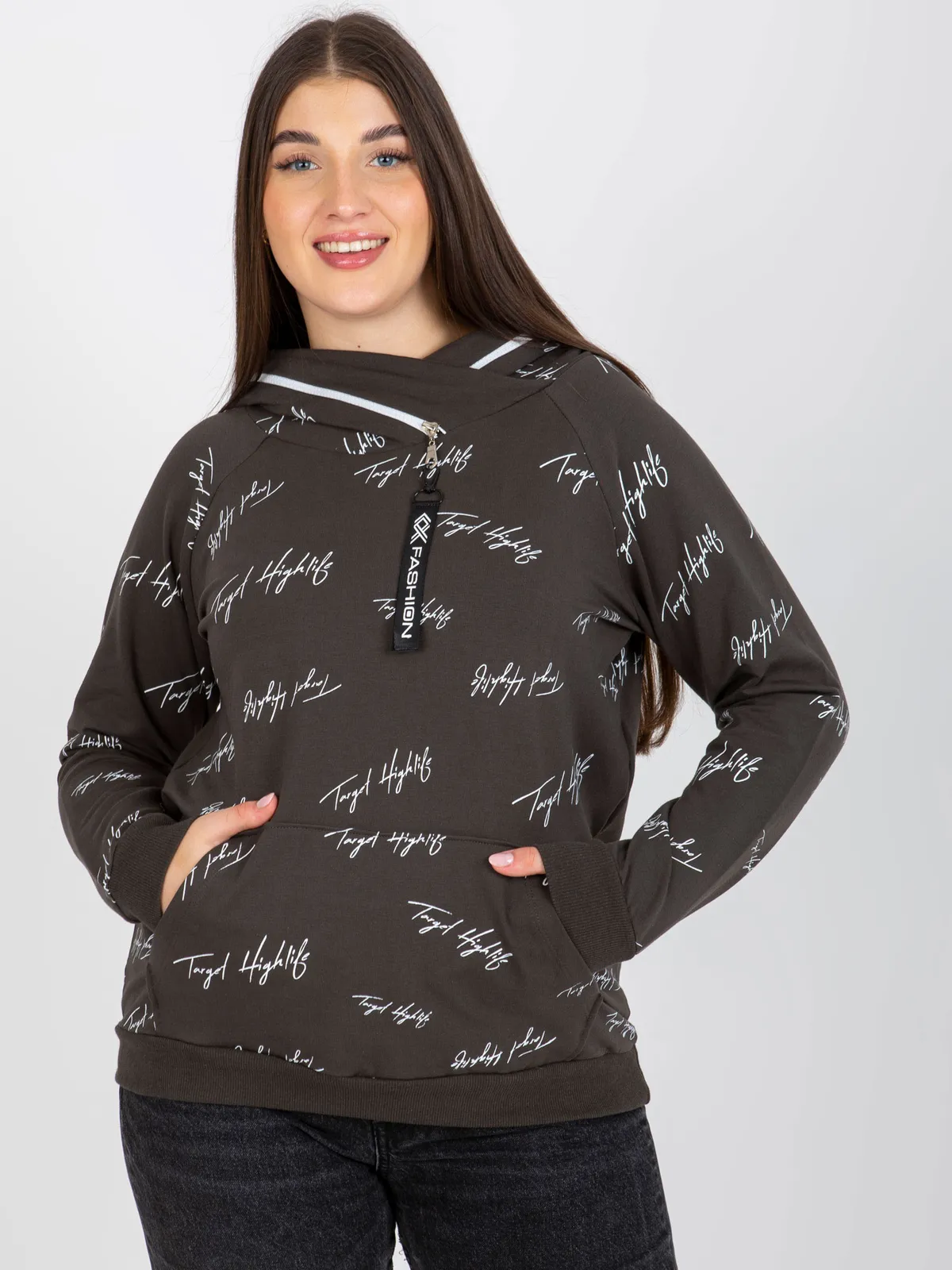 Khaki damska bluza plus size z kapturem i nadrukiem - zdjęcie 1