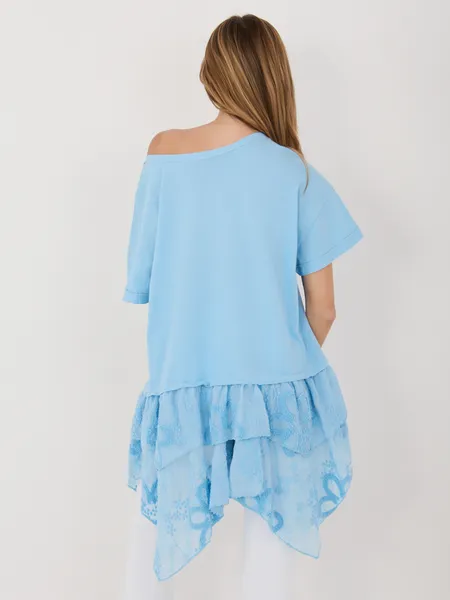 Bluzka z ozdobną koronkową falbaną w stylu boho
