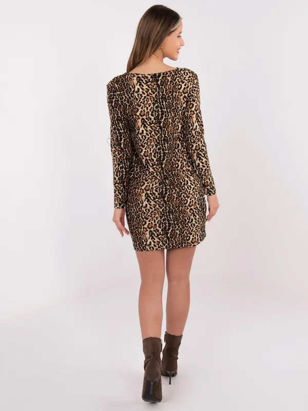 Dopasowana sukienka mini o kroju basic