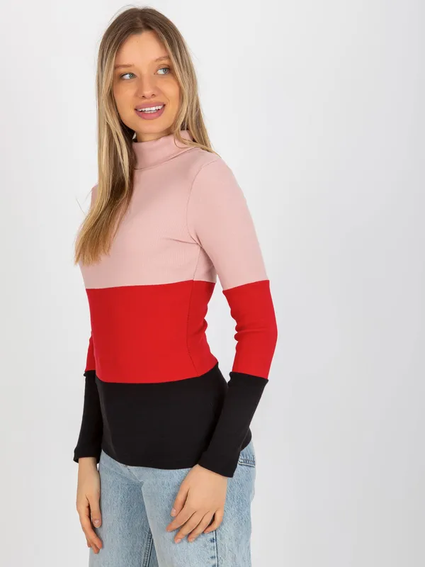 Jasnoróżowo-czarna bluzka basic z golfem w prążek