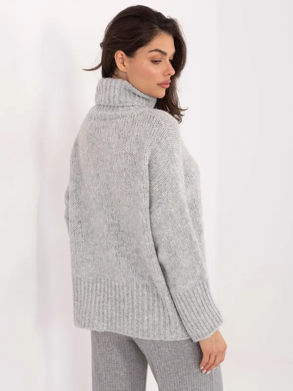 Ciepły sweter oversize z wysokim golfem - widok 2