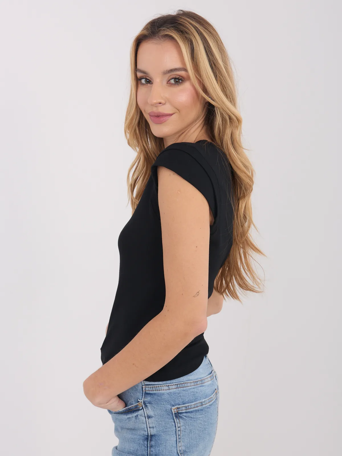 Klasyczna bluzka z krótkim rękawem typu basic - zdjęcie 1