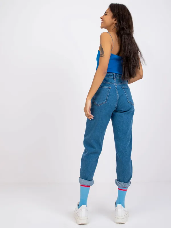 Klasyczne jeansy o kroju typu mom fit - widok 2