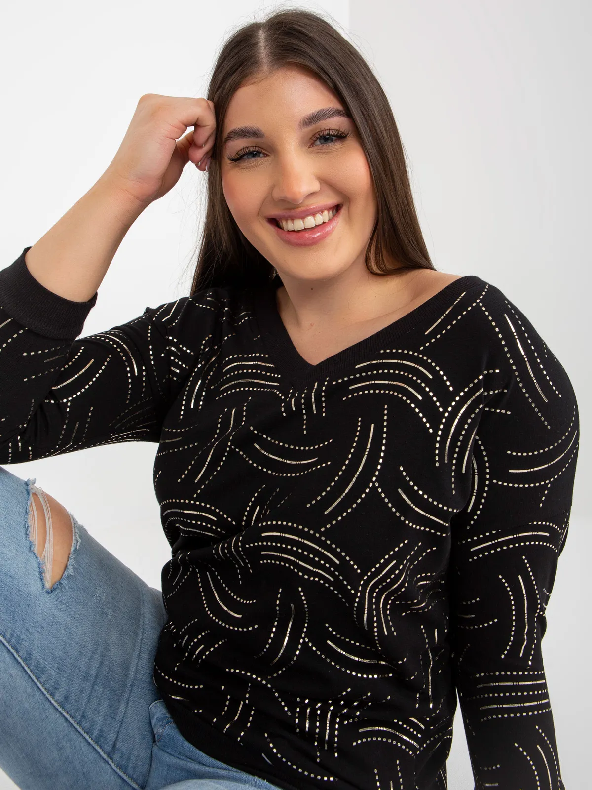 Czarna bluzka plus size z nadrukiem i rękawem 3/4 - zdjęcie 4