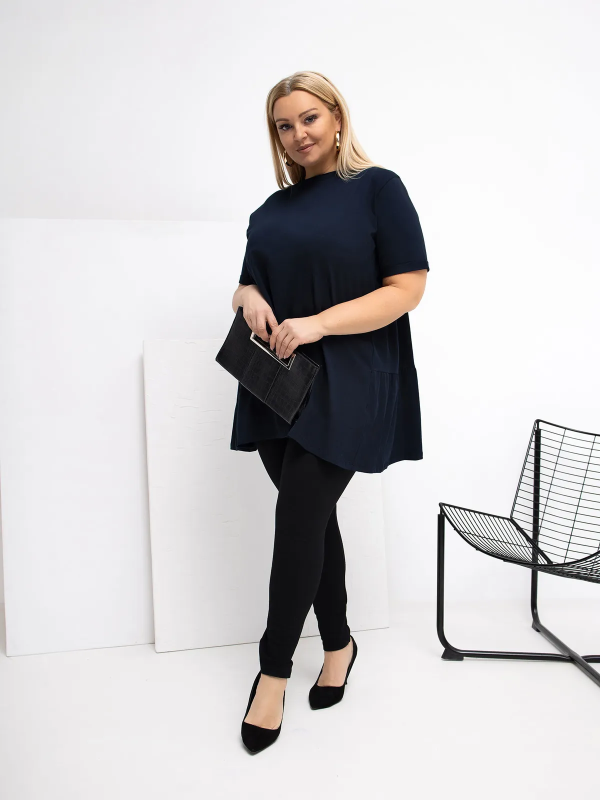 Khaki długa bluzka plus size basic z falbaną - zdjęcie 3