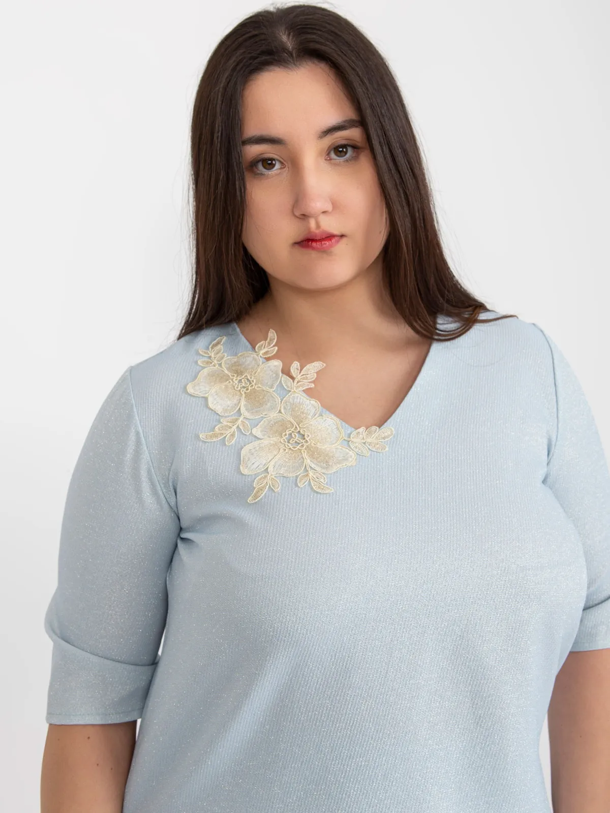 Beżowa bluzka plus size z krótkim rękawem - zdjęcie 4