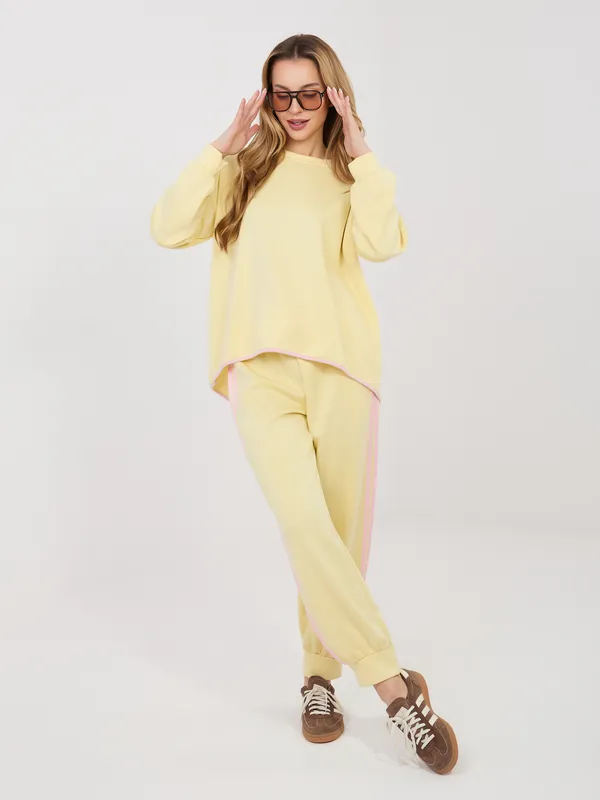 Casualowa bluza oversize z kontrastowym wykończeniem - widok 2