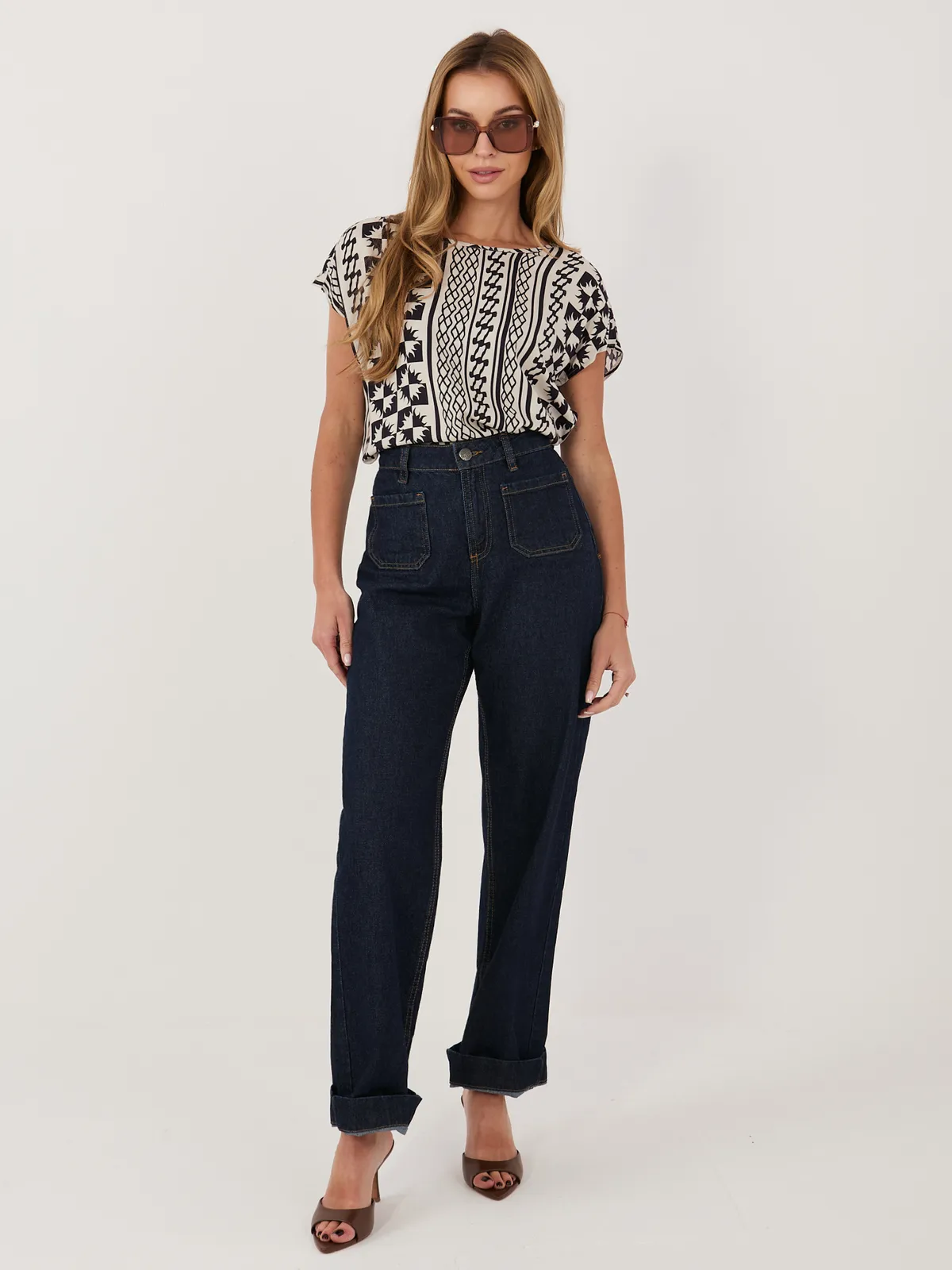 Krótka bluzka typu crop top z odkrytym ramieniem - zdjęcie 3