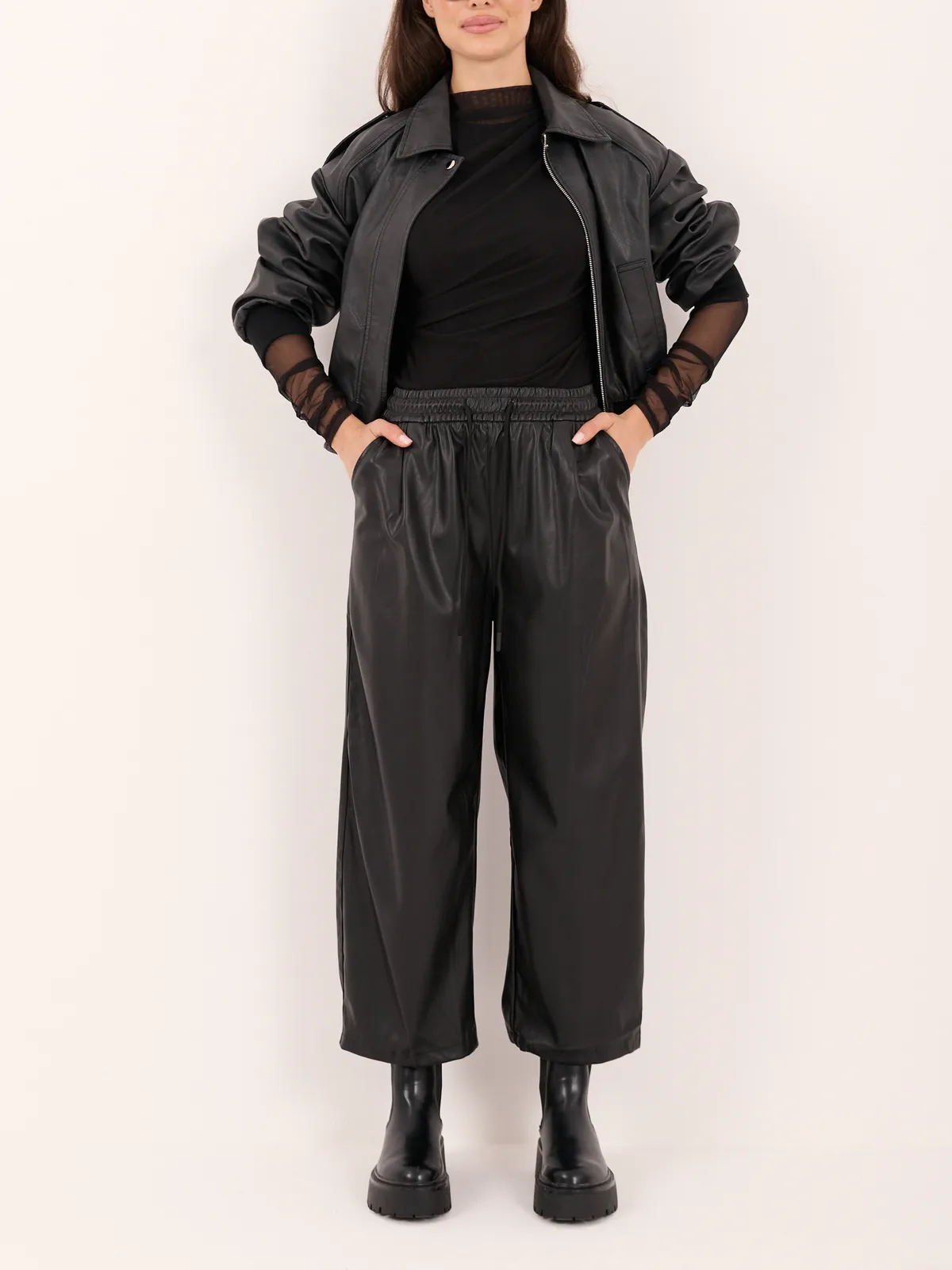 Spodnie typu wide leg z wiązaniem w pasie - zdjęcie 3