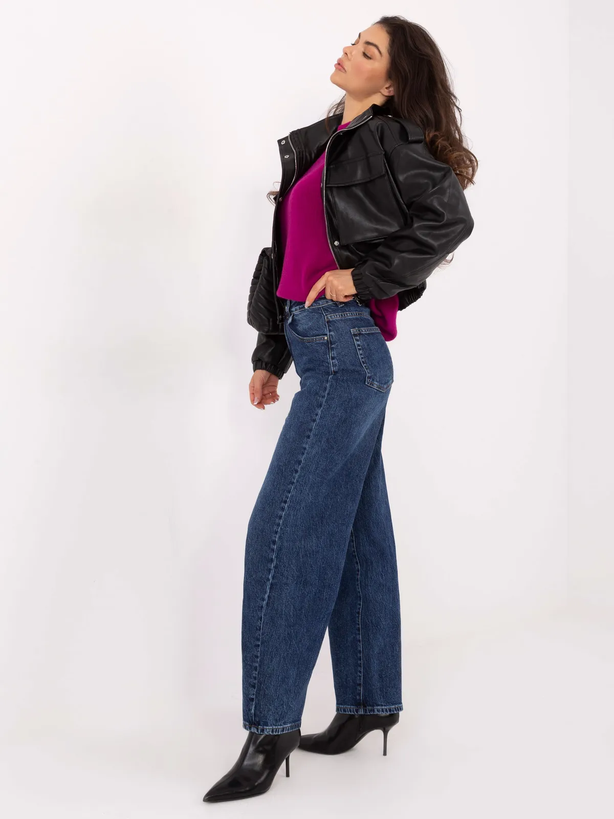 Klasyczne spodnie jeansowe o kroju wide leg - zdjęcie 1