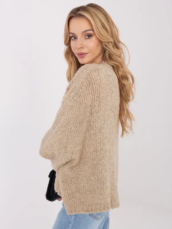 Luźny sweter oversize o kroju nietoperz