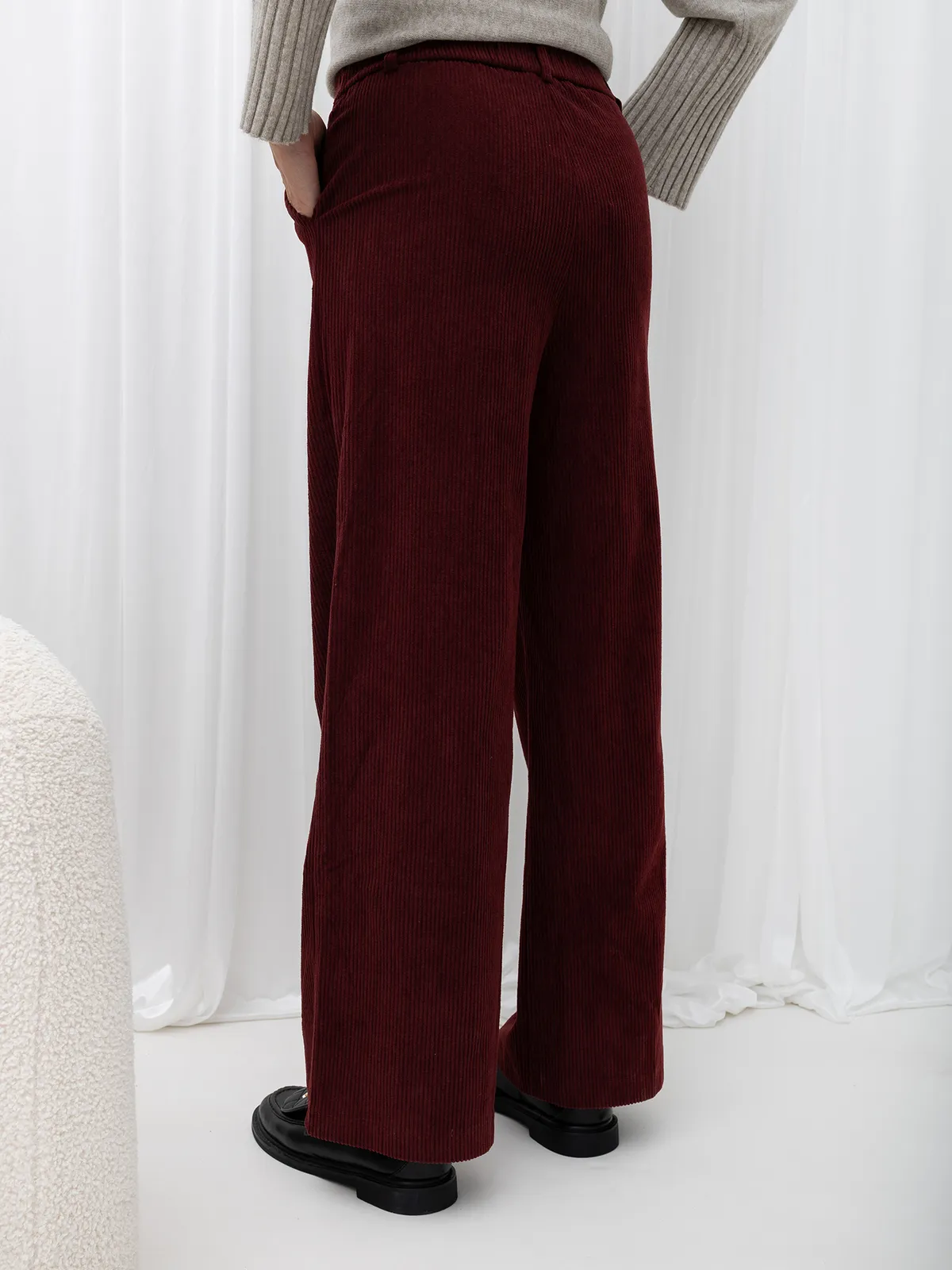 Wygodne spodnie typu wide leg z wysokim stanem - zdjęcie 3
