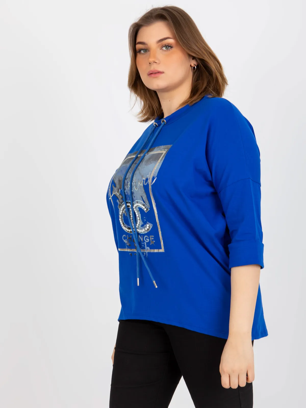 Ciemnoniebieska bluzka plus size z aplikacją - zdjęcie 4