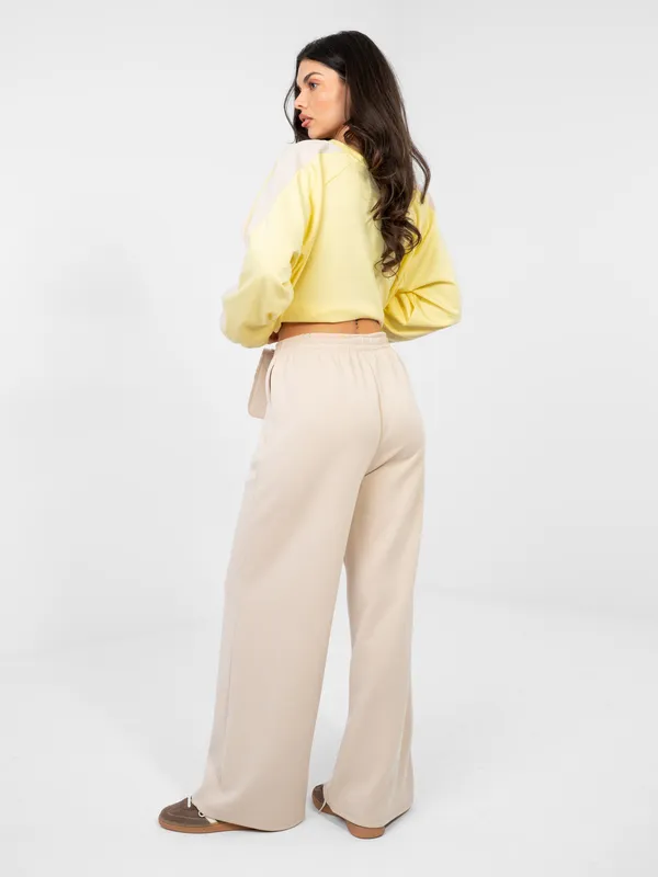 Sportowy komplet dresowy ze spodniami wide leg
