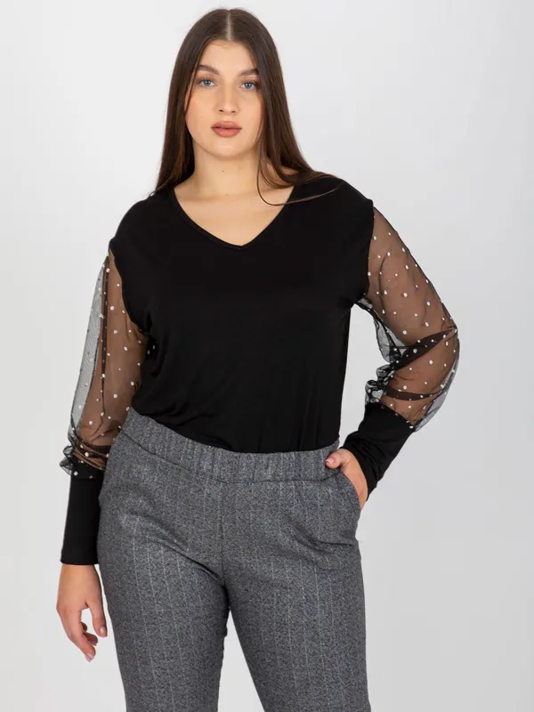 Czarna damska bluzka plus size z ozdobnymi rękawami - widok 2