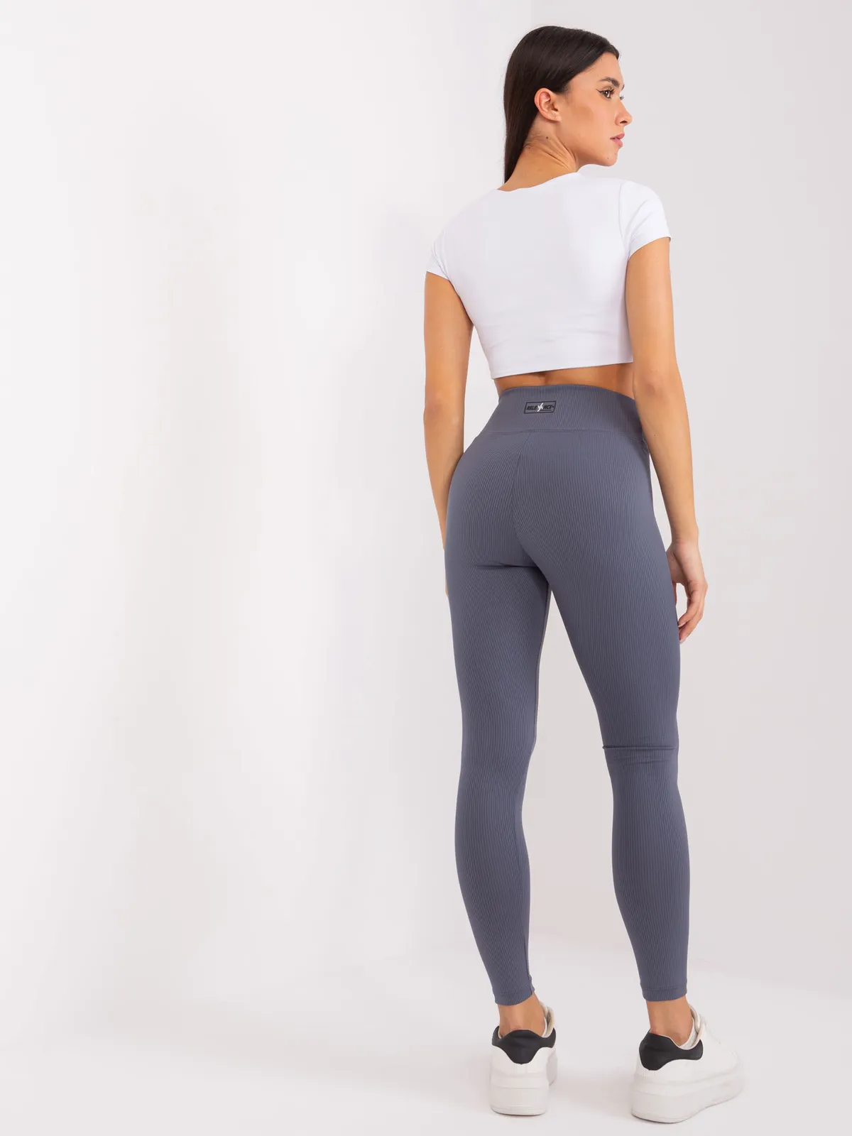 Czarne sportowe legginsy basic w prążek - zdjęcie 1