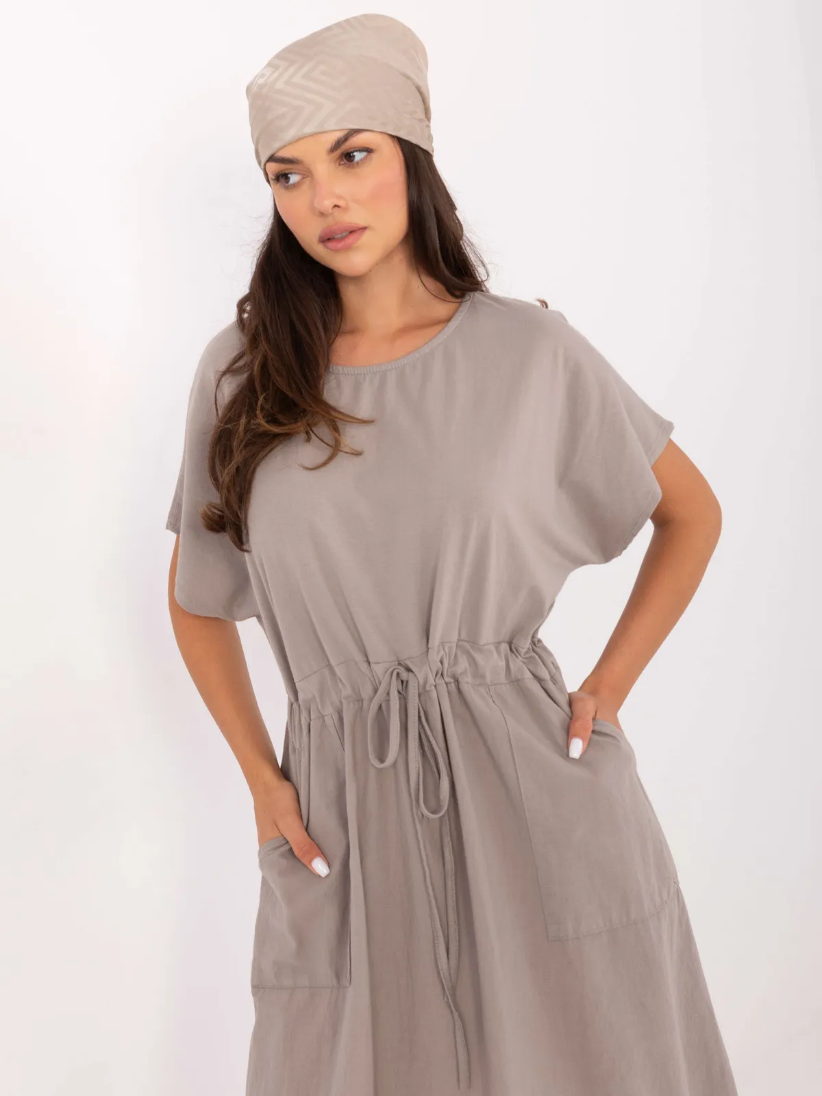 Casualowa sukienka midi z wiązaniem w talii - zdjęcie 1