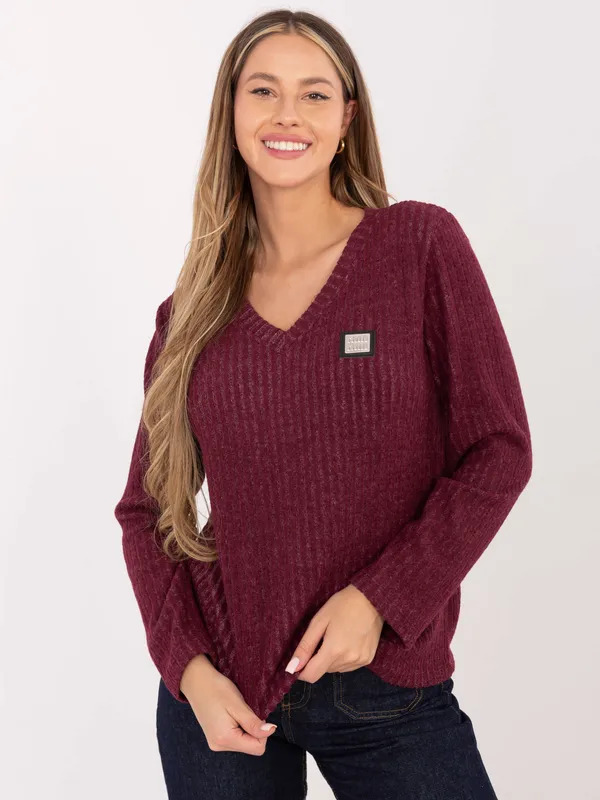Sweter w prążki z dekoltem w serek