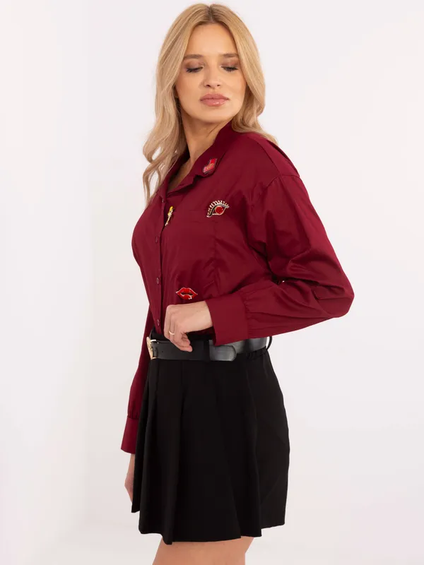 Koszula oversize z ozdobnymi naszywkami w stylu casual