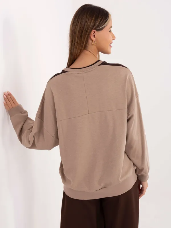 Casualowa bluza oversize z napisem i przeszyciami
