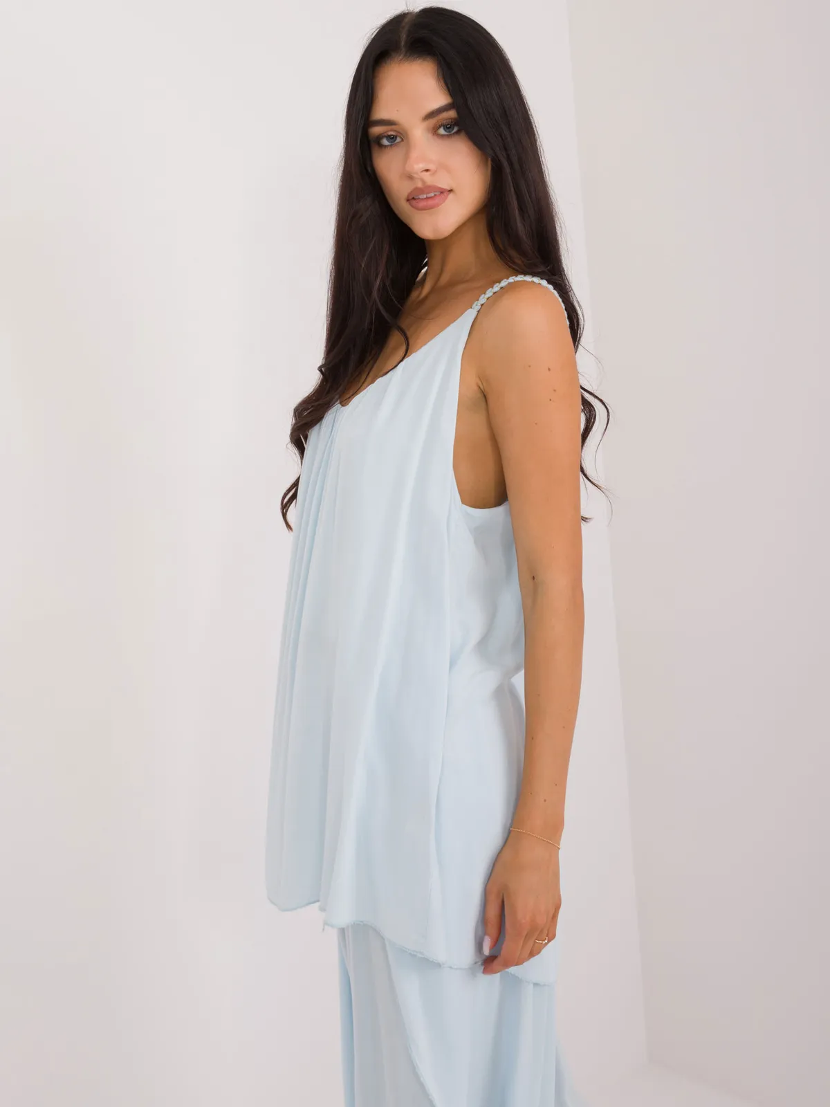 Luźny top oversize na cienkich ramiączkach - zdjęcie 1