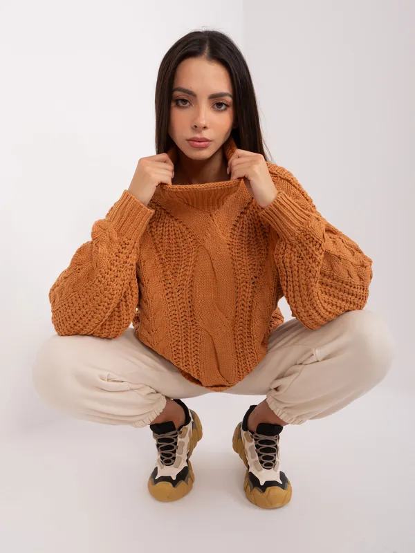 Ecru damski sweter oversize z warkoczami