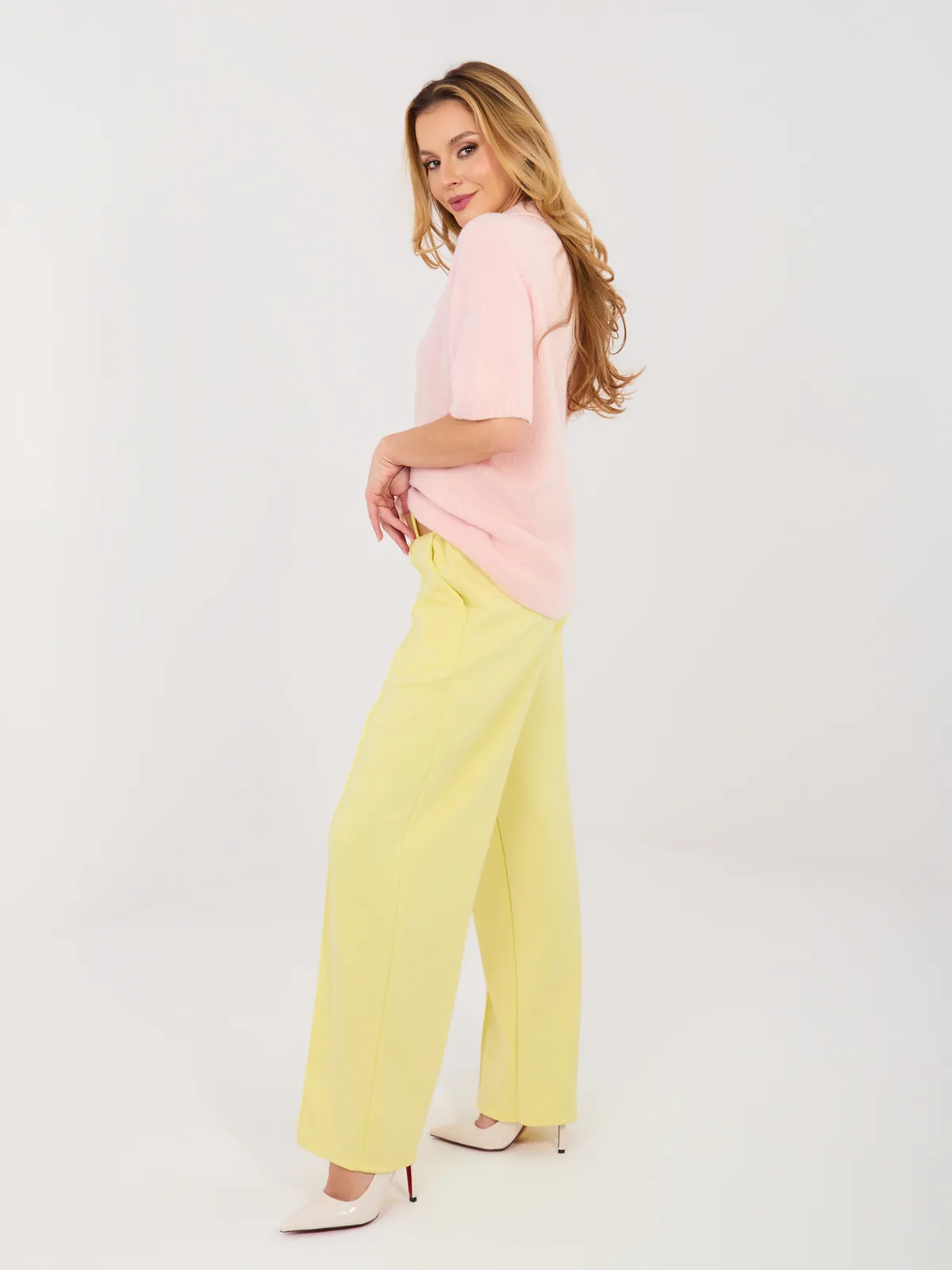 Eleganckie spodnie z wysokim stanem i ozdobną zawieszką - zdjęcie 1