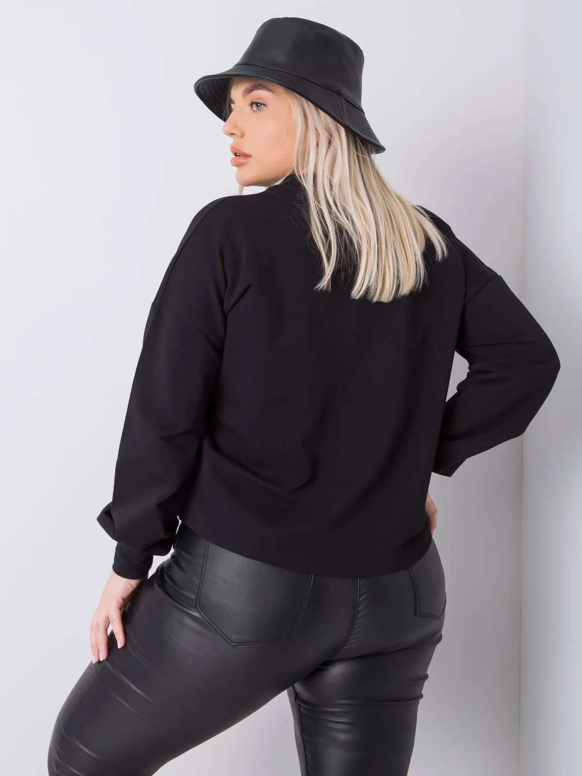 Jasnoróżowa gładka bluza plus size - zdjęcie 3