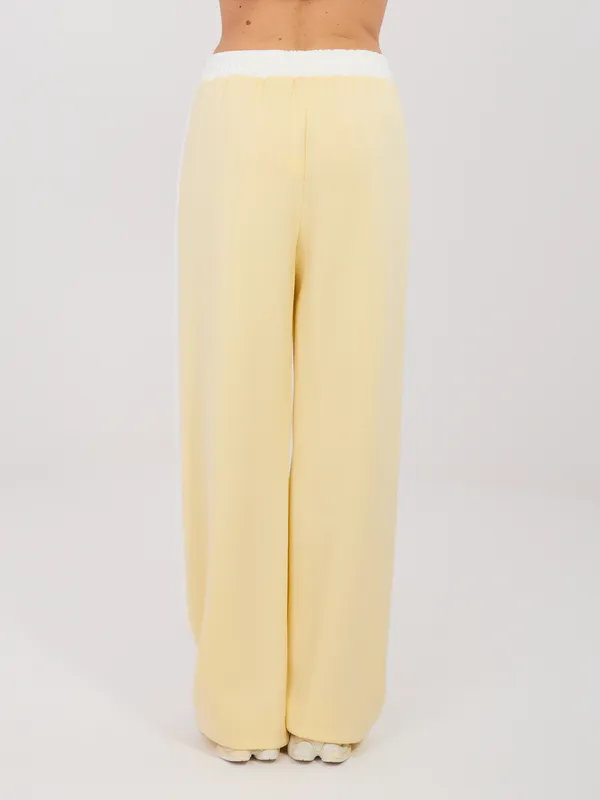 Luźne spodnie dresowe z lampasami o kroju wide leg - widok 2