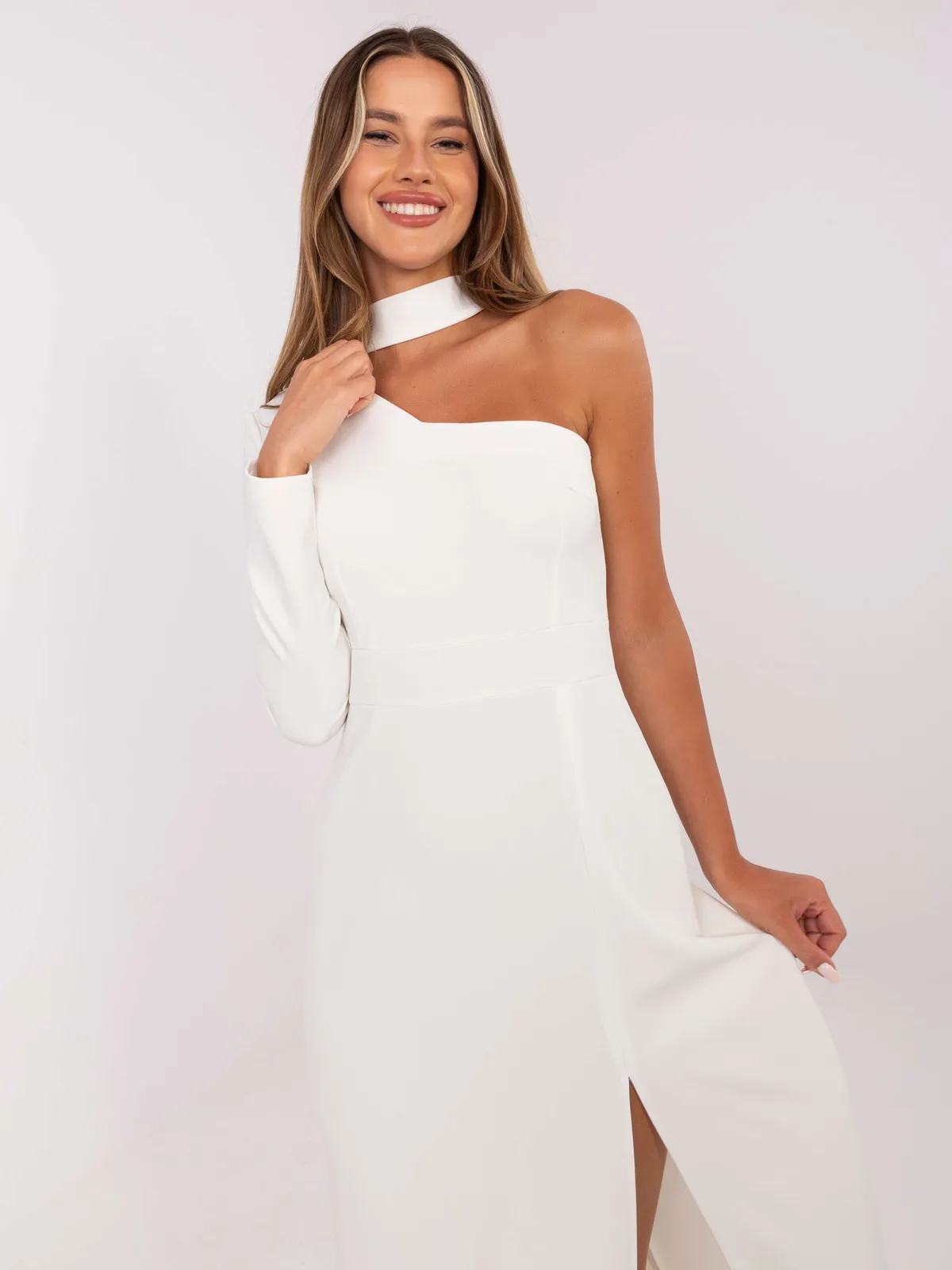 Sukienka wieczorowa maxi z wycięciem na ramię - zdjęcie 1