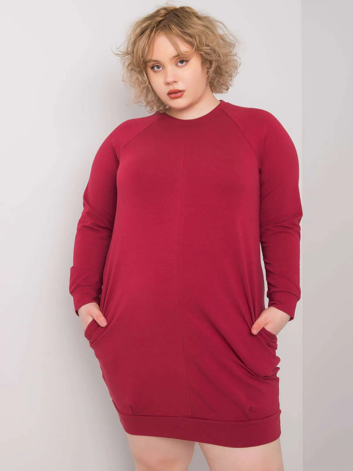 Ciemnozielona sukienka plus size z długim rękawem - zdjęcie 4