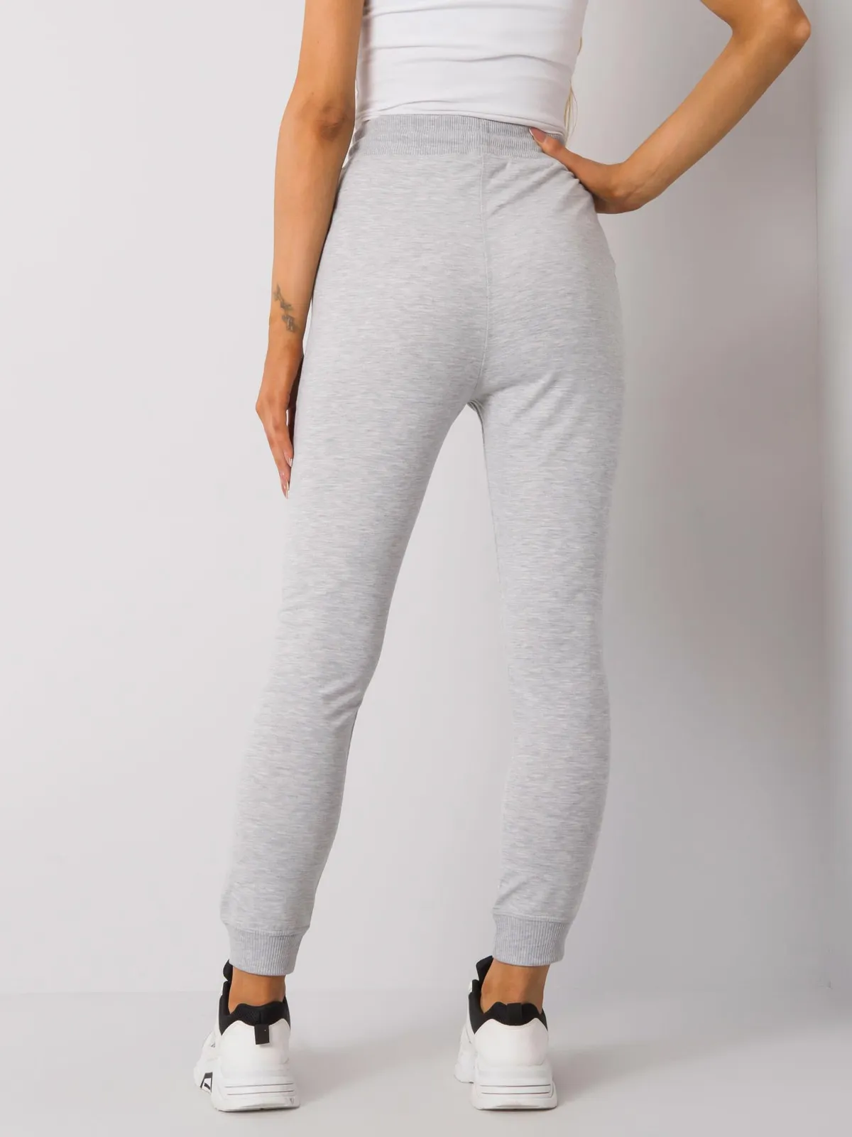 Dopasowane spodnie dresowe z wysokim stanem - zdjęcie 1