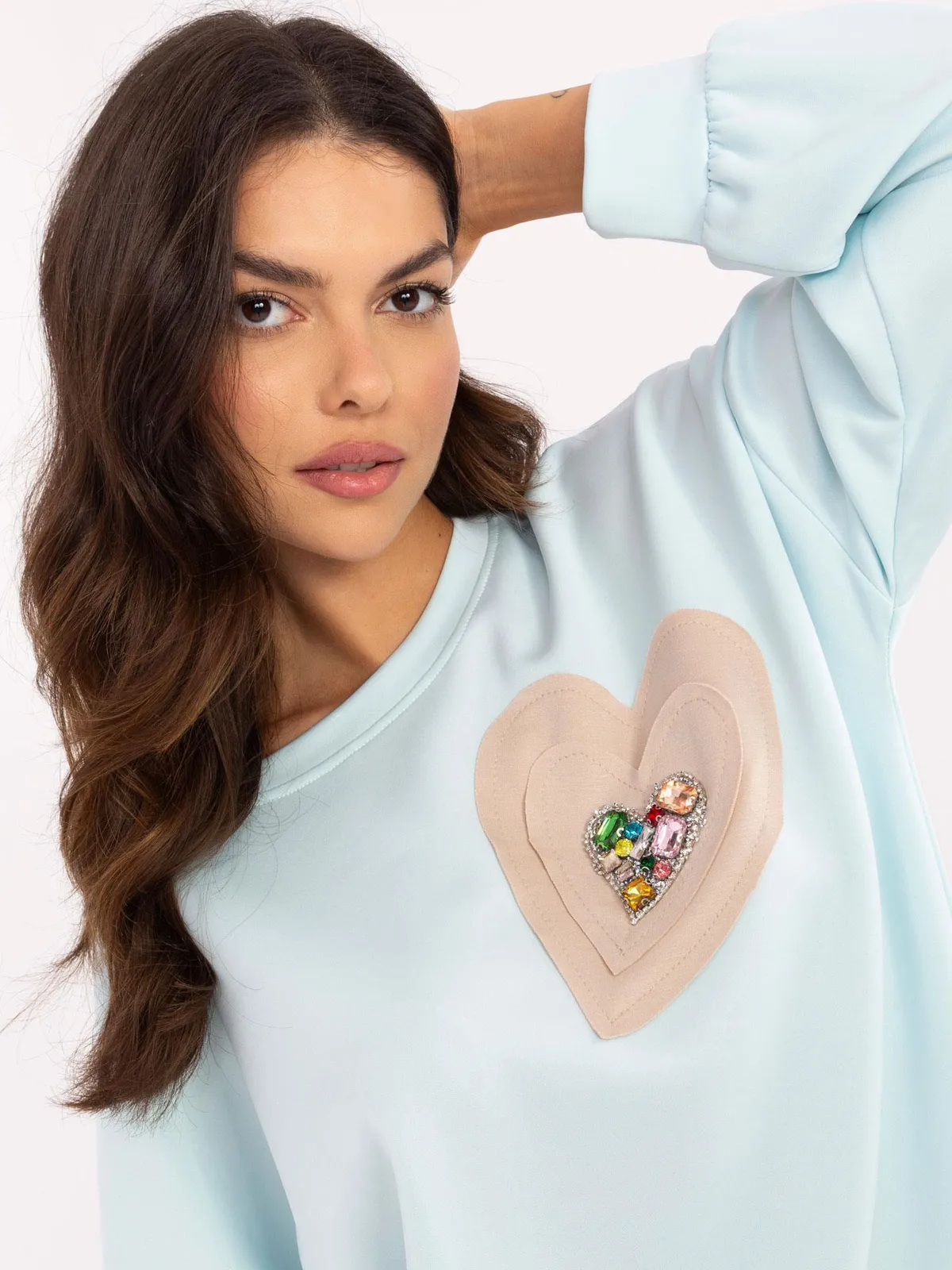 Casualowa bluza oversize z ozdobną aplikacją serca - zdjęcie 1
