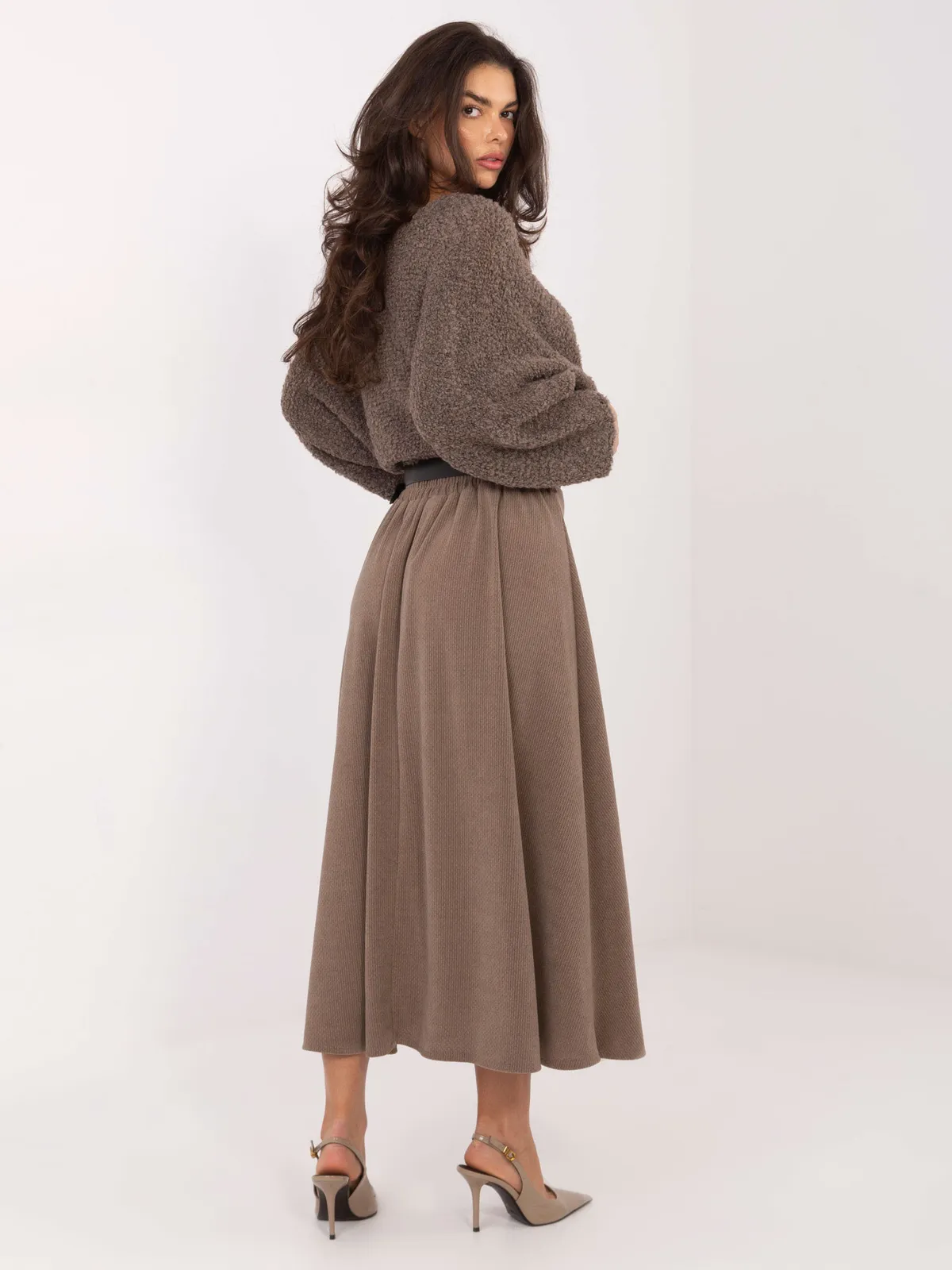 Klasyczna spódnica midi o rozkloszowanym kroju - zdjęcie 1