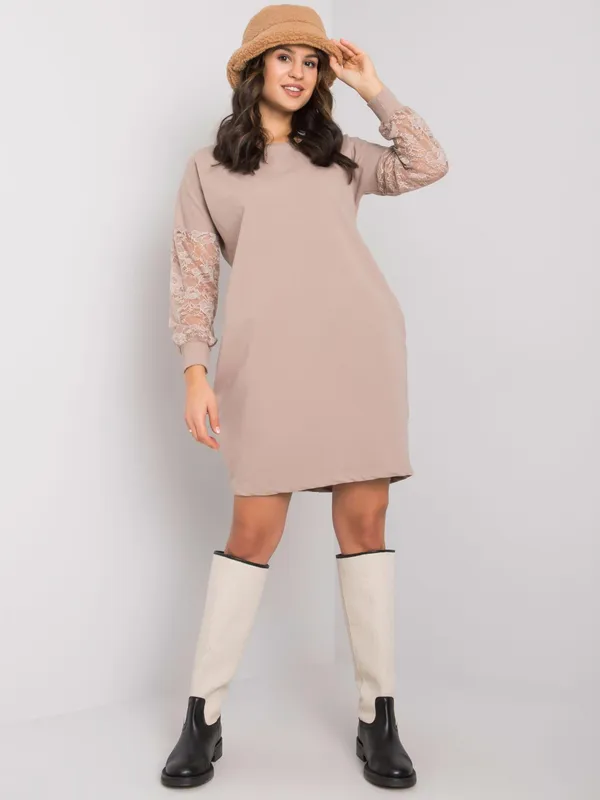 Casualowa sukienka o kroju oversize z koronkowymi rękawami