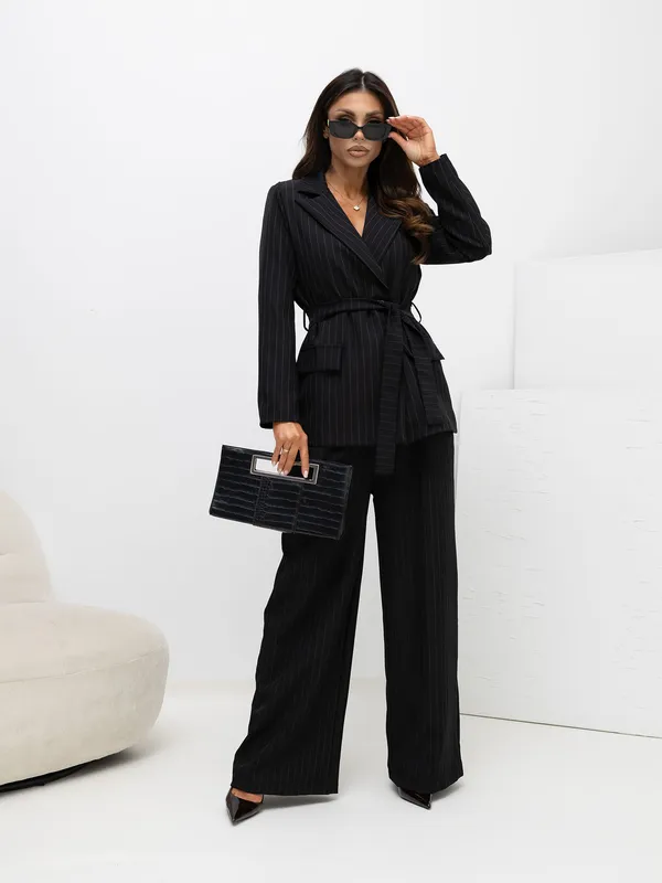 Wizytowa marynarka z wiązaniem w talii