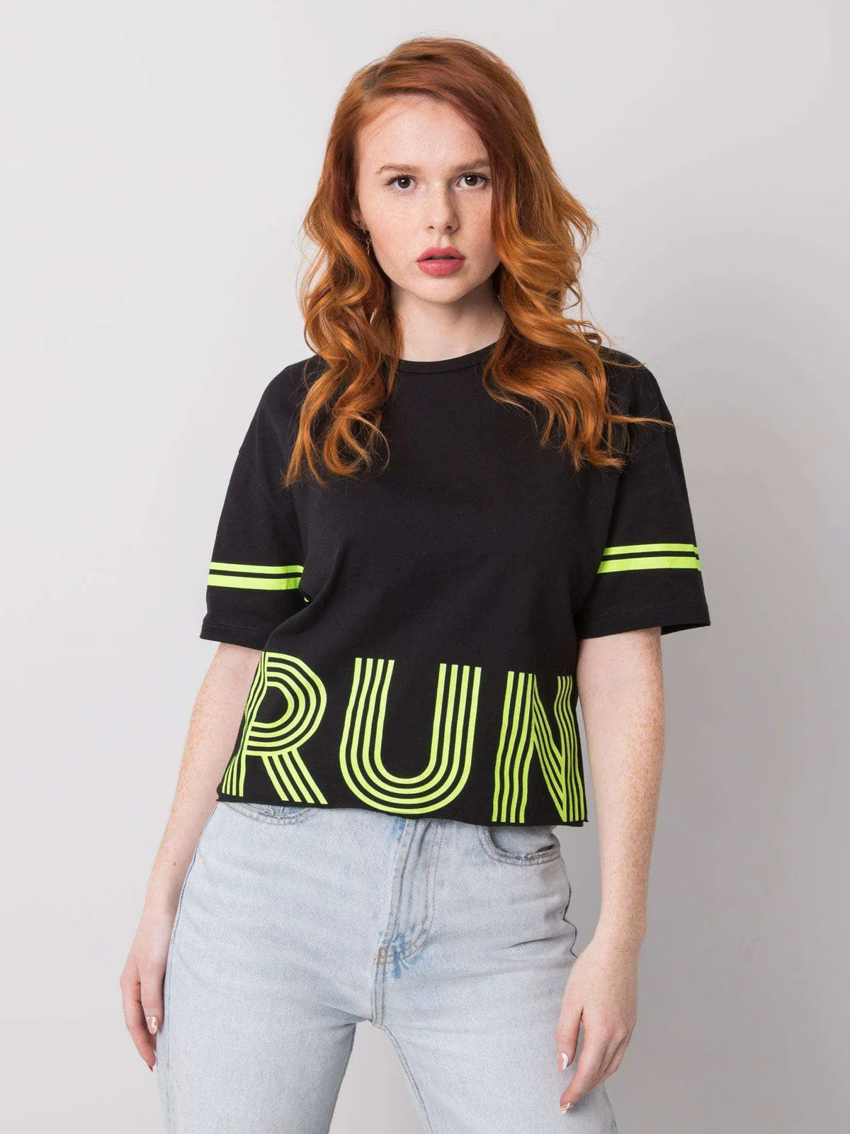 Czarny t-shirt bawełniany z napisem - zdjęcie 3