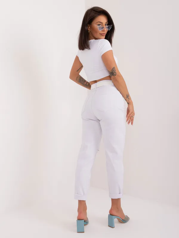 Casualowe spodnie typu mom fit z przetarciami - widok 2