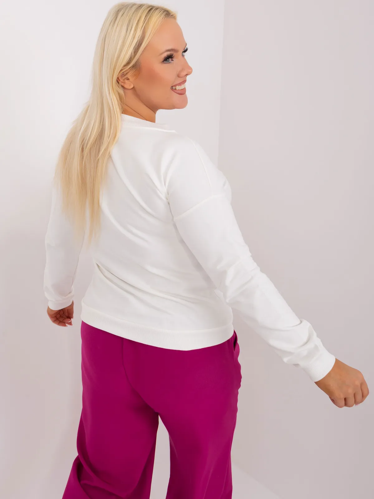 Casualowa bluza z dekoltem w serek - zdjęcie 1