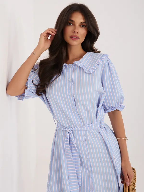 Zwiewna sukienka z kołnierzykiem i paskiem w talii - widok 2