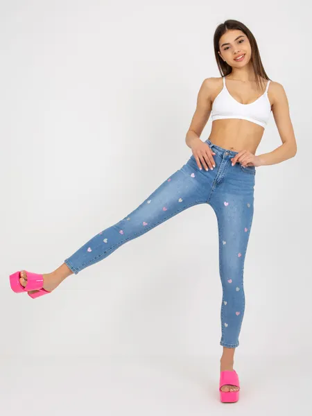 Niebieskie jeansowe rurki z printem