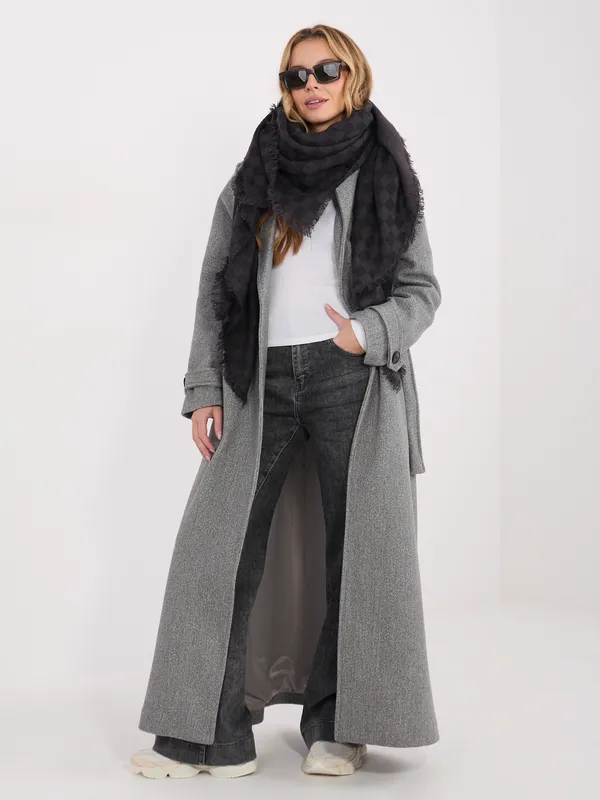Szeroki szal oversize z wykończeniem typu frędzle