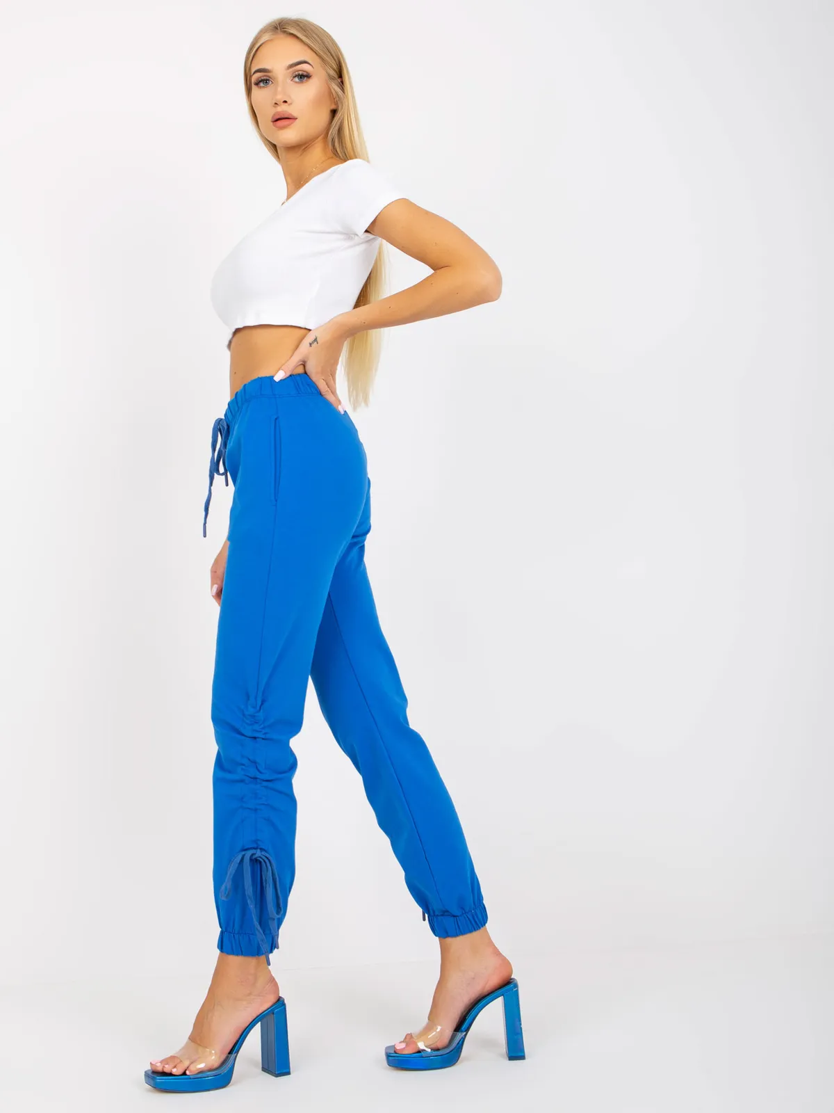 Dresowe spodnie typu jogger z marszczeniami - zdjęcie 1