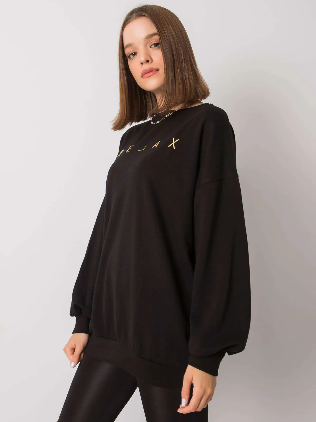 Czarna bluza bez kaptura - zdjęcie 3